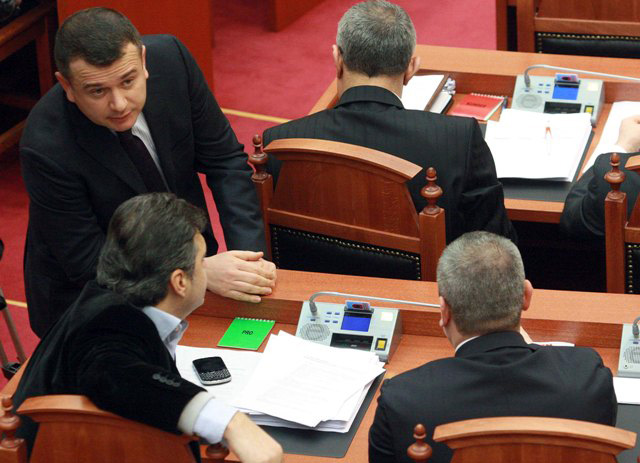 Ben Blushi tregon “zgjidhjen” e gjëegjëzës dhe “identifikon” macen që “kafshoi Taulant Ballën”