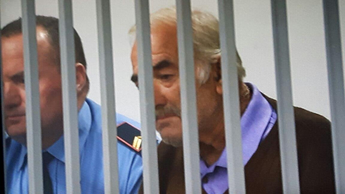 Vrau gruan, 74 vjeçari kërcënon fëmijët: Do t’ju vras dhe ju, thoni që u vetëvra