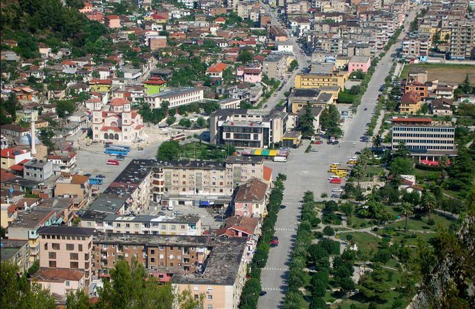 VENDIMI/ Berati, parkimi në rrugë së shpejti me pagesë