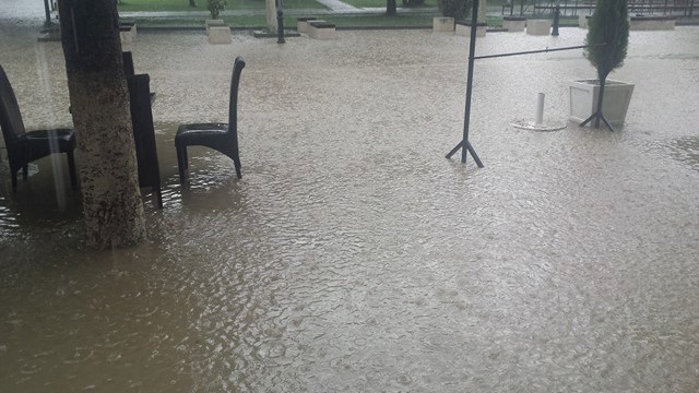 FOTO LAJM/ Rilindje Urbane në Berat…, pas shiut të dendur!