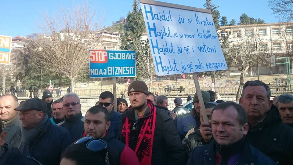 FOTO/Protesta ne Berat: Hajdute edhe ju qe nuk reagoni
