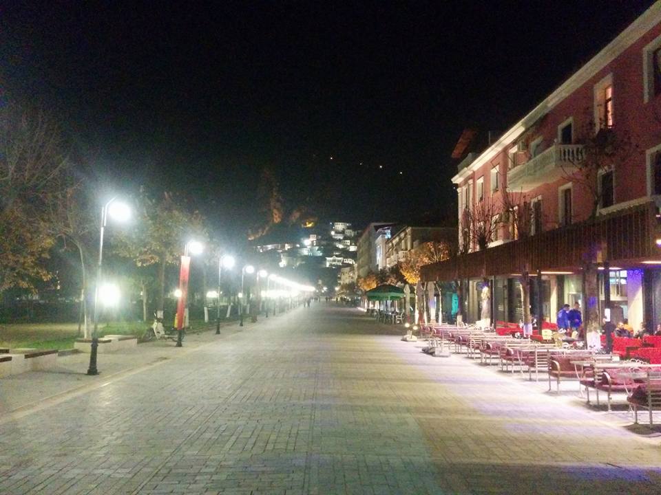 FOTO/Askujt nuk i shkon në mëndje pse rrugët e Beratit janë bosh