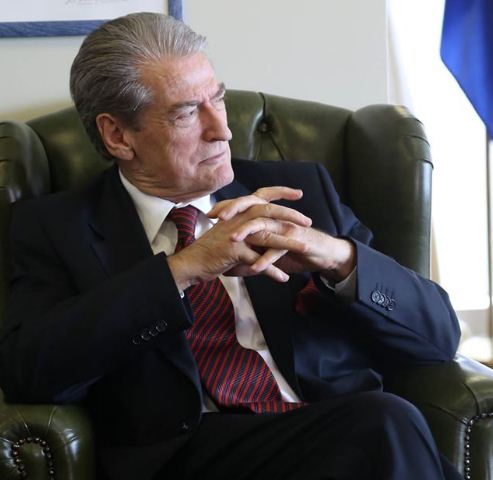 DENONCIMI/ Miku i ngusht i Haki Çakos trafikon afganët në Mal të Zi për 1 mijë dollarë