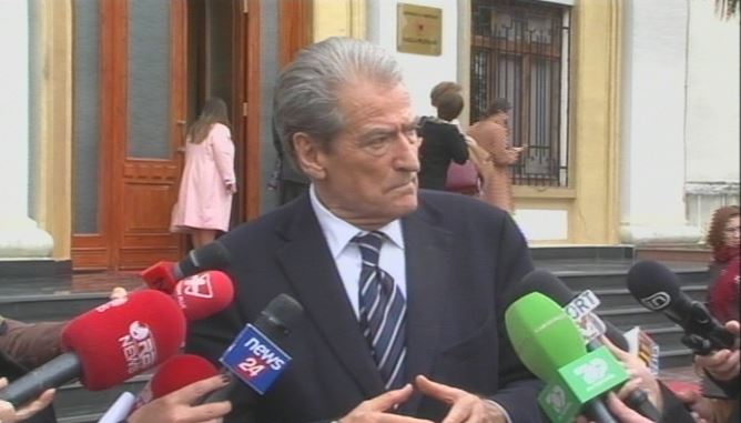 Berisha përkufizon deklaratën për armët: Me ligj të ngjashëm si në Amerikë