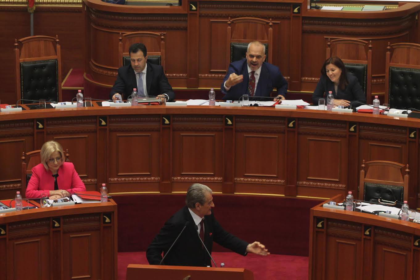 KUJDES/Një galeri me foto të Edi Ramës mbledhur nga Sali Berisha