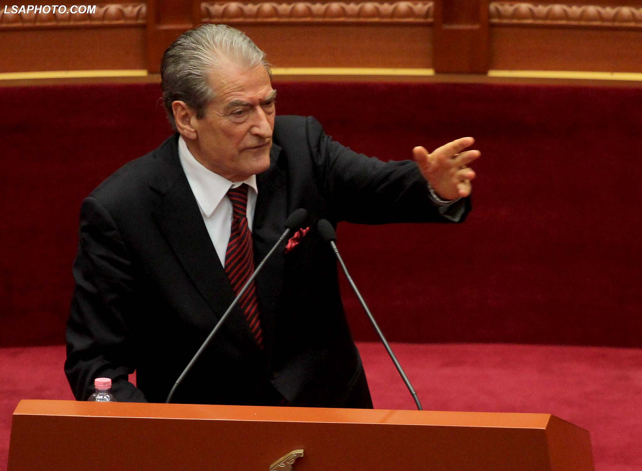 Deputetët e LSI mungojnë për të dytën javë në parlament, Berisha pyet: Ku janë, a jeni në koalicion apo jo?