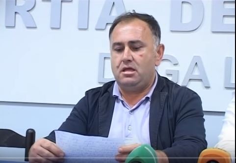 VIDEO/Degjoni akuzat e renda për kryetarin e bashkisë së Divjakës