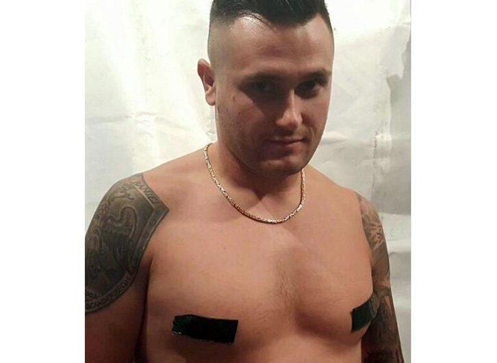 FOTO LAJM/ Pas Bleona Qerretit në Karaibe, Bes Kallaku del nudo në Ersekë