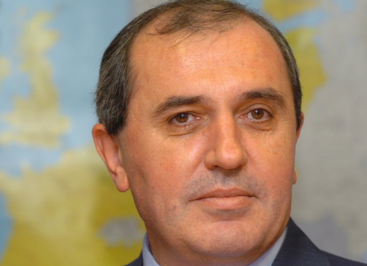 Mustafaj: PD opozitë kurajoze, por pa konkurencë brenda, Basha ose nuk do, ose nuk di