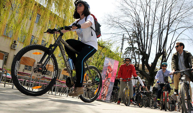 Kriza ekonomike kthen shqiptarët te biçikletat