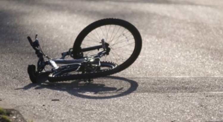 Përplaset nga një makinë 80 vjeçari me biçikletë