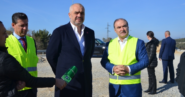 SHËNIM/ Rama dhe Haxhinasto “hajde anës…, p*rdh në mes”…, rrugëve nga Shishtaveci në Elbasan