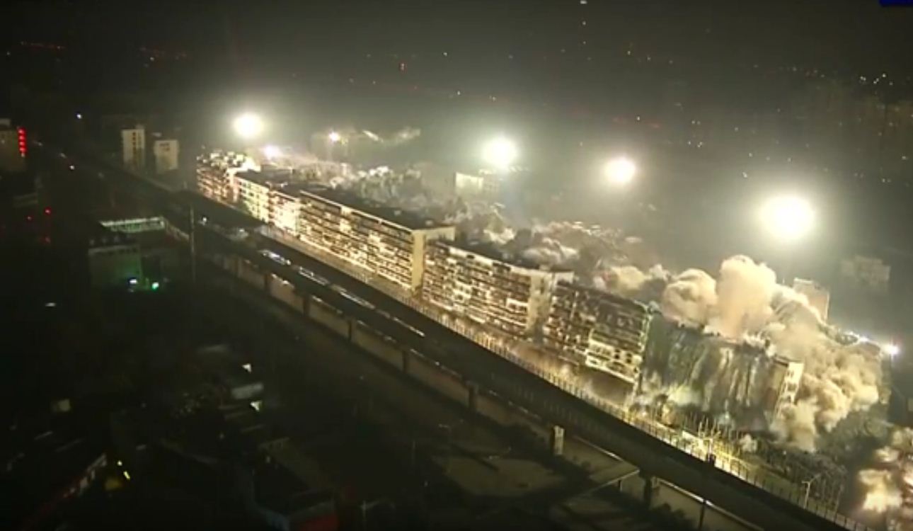 VIDEO/ Rrafshohen 19 ndërtesa për 10 sekonda