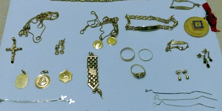 Tiranë, hajdutët vjedhin një banesë dhe “bëhen pronarë” të miliona lekë dhe bizhuterish të shtrenjta