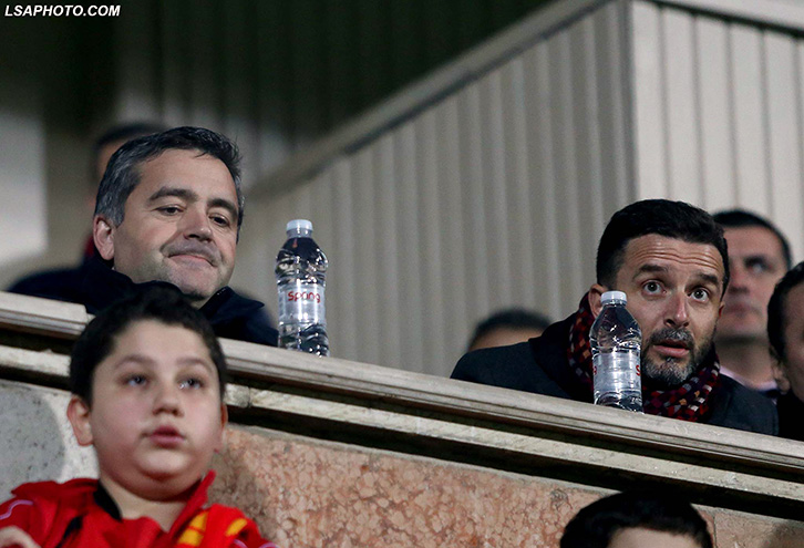 THIRRJA NË KOR/ Tifozët e Tiranës “ia zbrazin inatin” e humbjes Erjon Braçes…