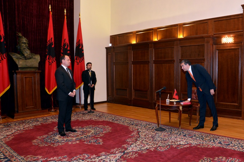 Blendi Klosi betohet para Presidentit