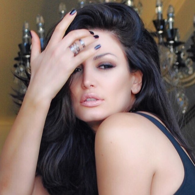 Bleona, fotot janë montazh, q….! Ja ku jam!