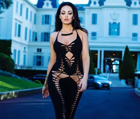 FOTO/ 19-vjeçari i thotë Bleonës: “Të lutem më zhvirgjëro”