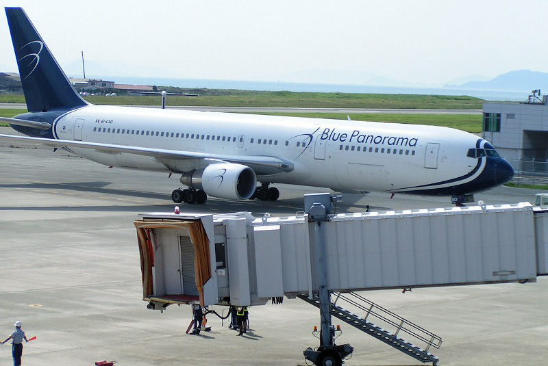 Defekt në motor, avioni “Blue Panorama” dy tentativa të dështuar për tu ngritur nga Rinasi, panik te udhëtarët