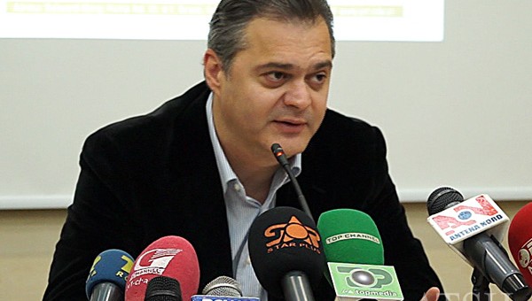 Blushi, mesohet arsyeja se pse është në krah të Arben Ahmetaj