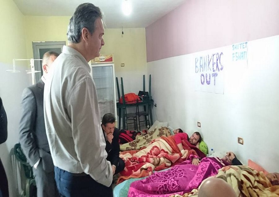 Ben Blushi takon grevistët në Zharrëz