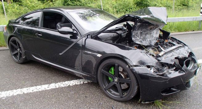 FOTO LAJM/ Shqiptari me markën më të fundit të BMW-së, përplaset në autostradë
