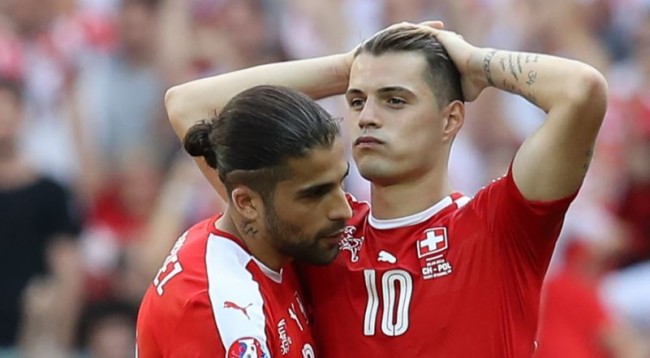 FOTO/ Xhaka humbi penalltinë, tani i ndodh diçka fantastike