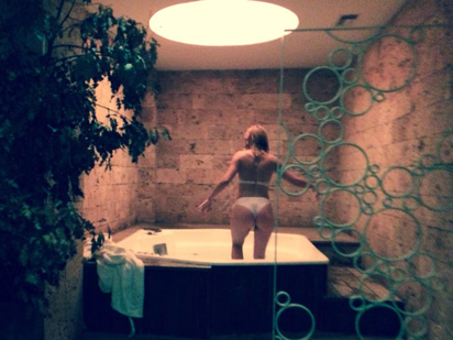 Vajza Koço Kokëdhimës: Nuk shtyhet më veshur