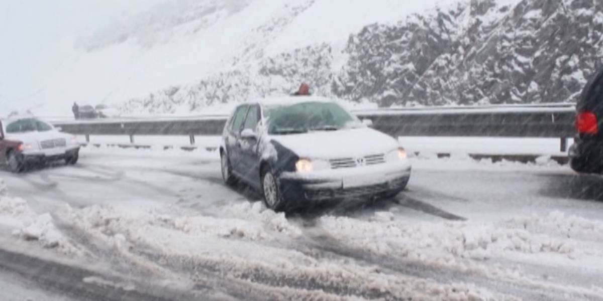 Reshje të mëdha dëbore në Dibër, ndërhyjnë borëpastueset dhe fadromat