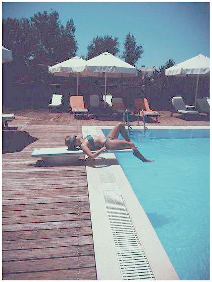 Beatrix Ramosaj më e nxehtë se vera, ekspozon format e saj trupore