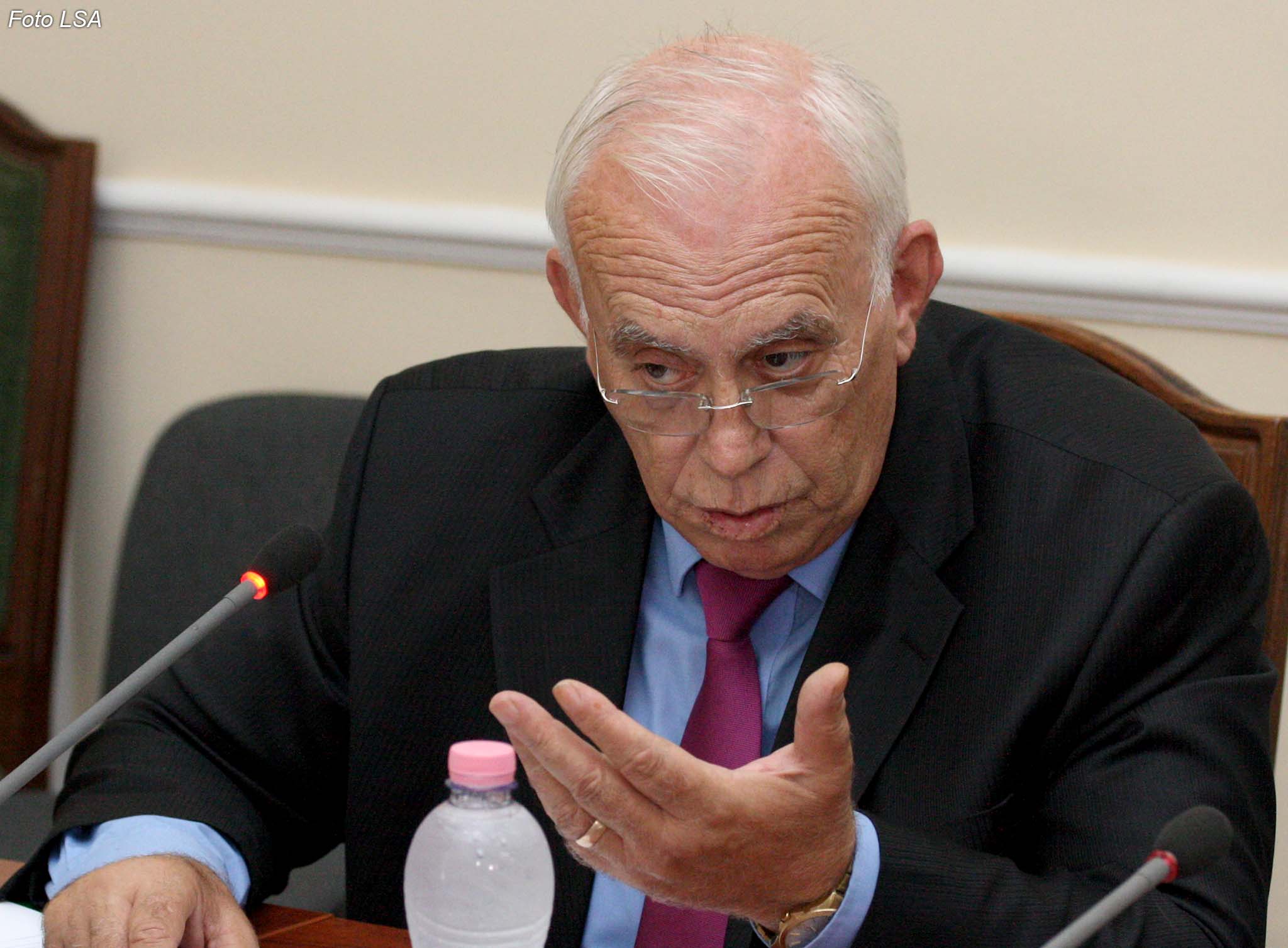 I biri baba Takut, “festen mbi sy” policisë