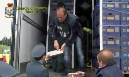 Shqipëria trampolinë e mallrave kontrabandë nga Kina drejt Italisë