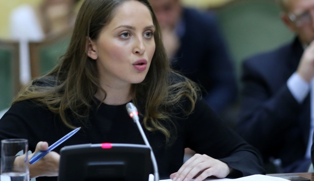 DOREHEQJA/ Brisida Shehaj tregon raportet që kishte me ministren Milva Ekonomi