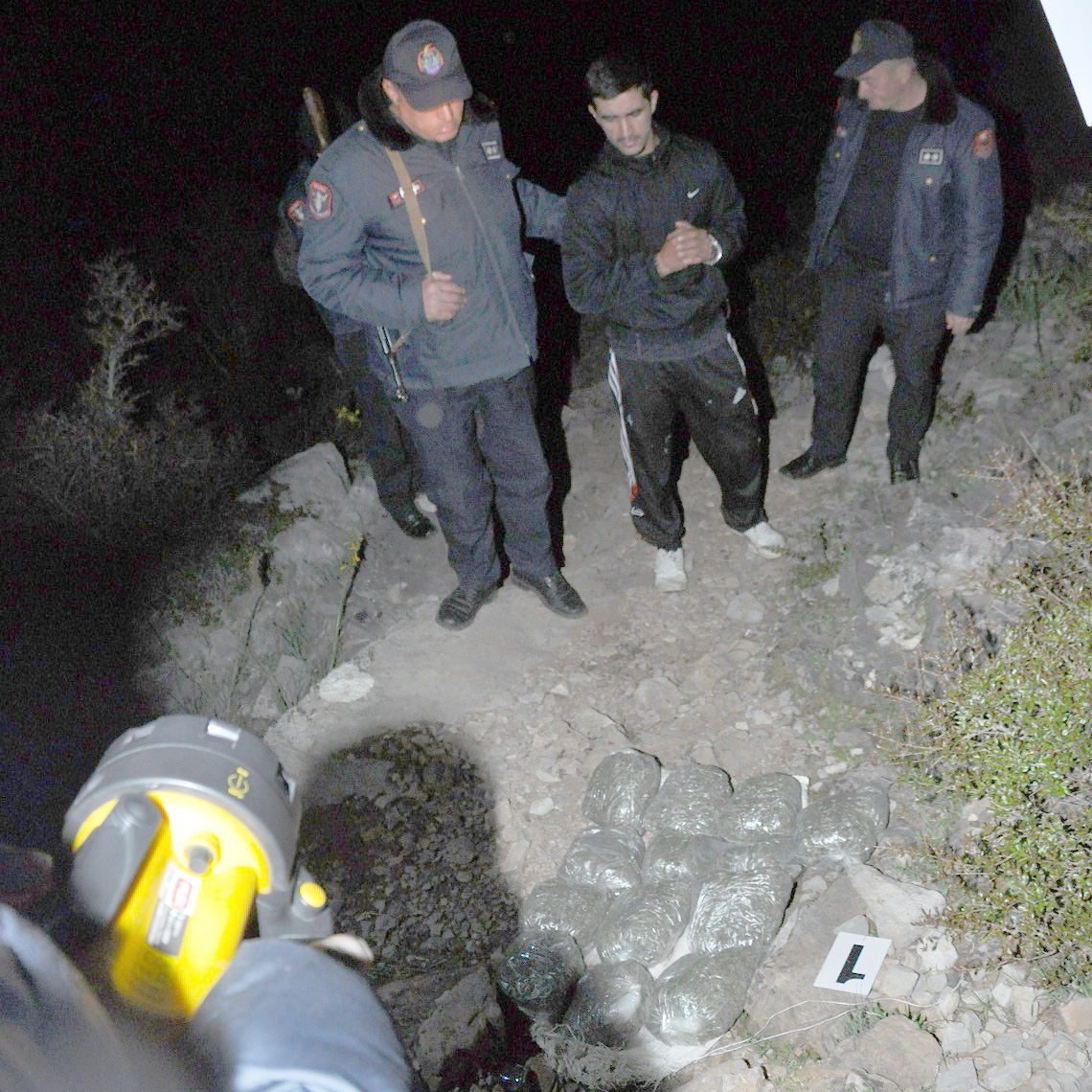 Arrestohet trafikanti në kufi, tentoi të kalonte me një thes 13 kg mariuanë drejt Malit të Zi