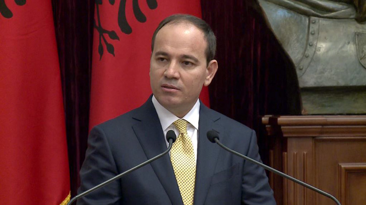 Presidenti Bujar Nishani dekreton transferimet e prokurorëve