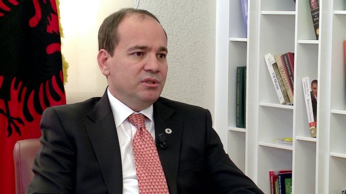 Presidenti Nishani mesazh ngushëllimi për Mark Krasniqin: Humbëm një nga shtyllat e mendimit kombëtar