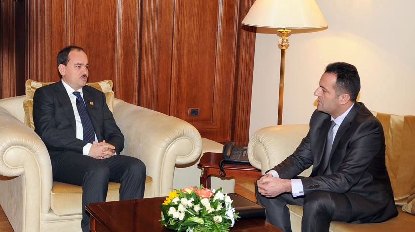 Ironia, raporti i deputetëve të mazhorancës, për problemet në drejtësi fajëson Presidentin dhe Prokurorinë