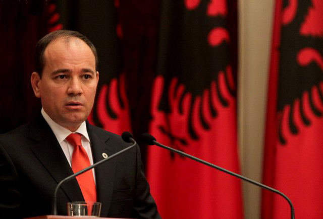 Presidenti uron Imzot Frendon për emërimin si Arqipeshkv i Dioqezës të Tiranës dhe Durrësit