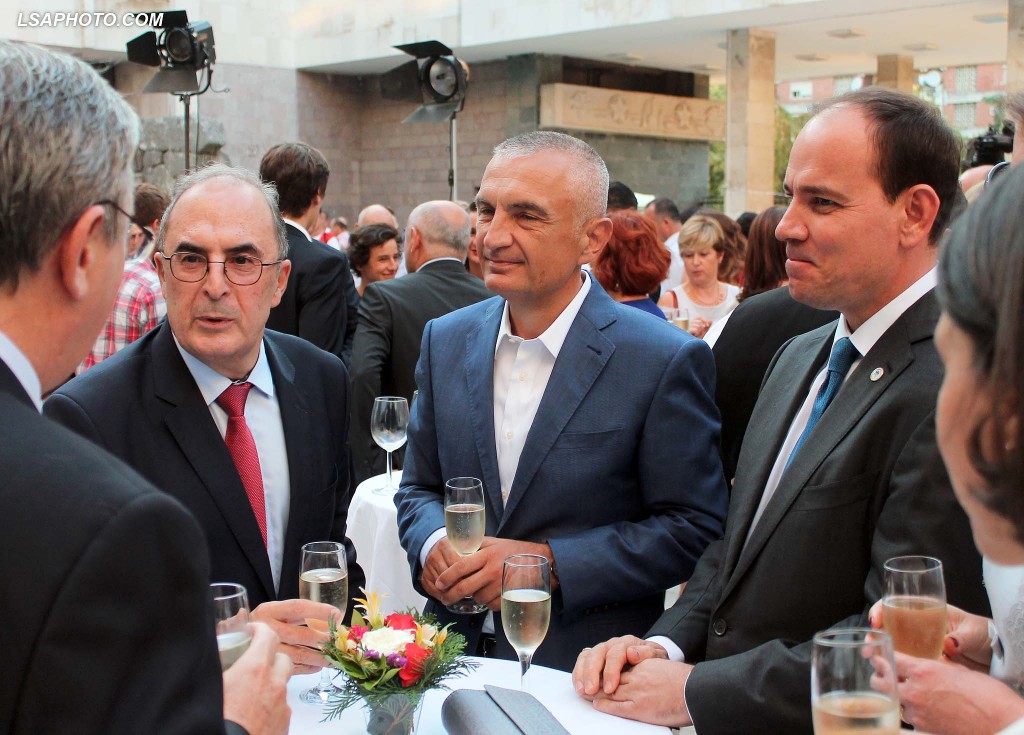 Pak orë para raundit të tretë, Meta takon presidentin Nishani