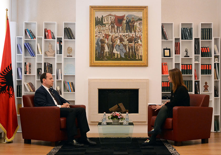 Presidenti Nishani: Mazhoranca qëndrim politik në rrëzimn e dekreteve, hetim mbi trupën gjyqësore që liroi Arben Frrokun