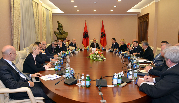 Nishani: Luftë me vendosmëri dhe efikasitet, përmasave të fenomenit të kanabisit