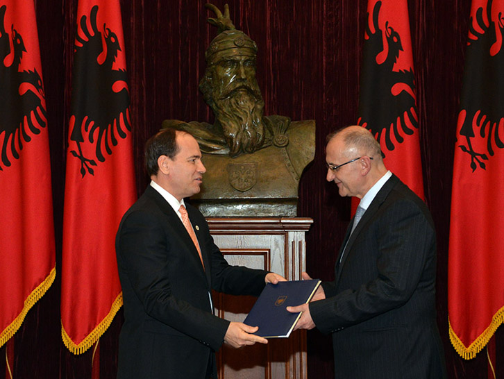 FOTO GALERI/ Petrit Vasili betohet para Bujar Nishani si ministëri i ri i Drejtësisë