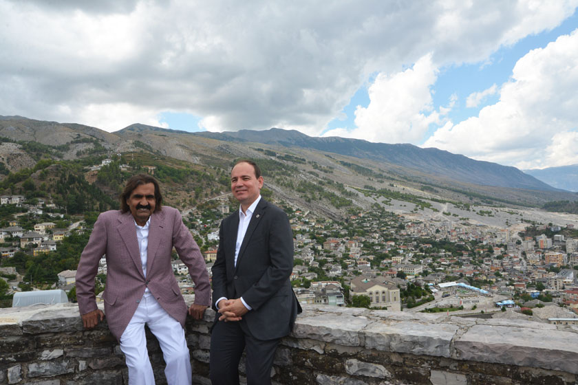 FOTO/ Presidenti Bujar Nishani mikpret në Gjirokastër Emirin e Katarit