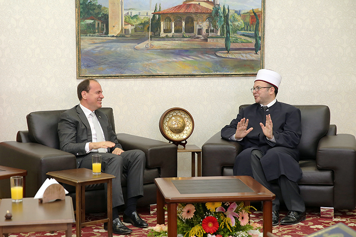 Nishani: Besimtarëve myslimanë një Ramazan sa më të lehtë e të paqtë