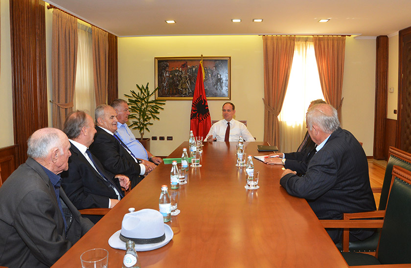 FOTO/ Presidenti Nishani: Risjellja e simboleve të diktaturës, cenojnë ekuilibrat e shoqërisë shqiptare