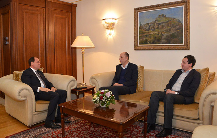 FOTO/ Nishani pret drejtuesit e “Vetëvendosje”, diskutojnë për veriun e Kosovës dhe kufirin me Serbinë