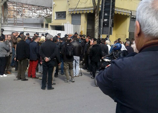 Bulevardi i ri, banorët kundër shpronësimeve, bllokojnë rrugën