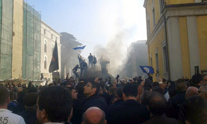 Gjykata me kërkesë të prokurorisë liron 5 protestuesit e opozitës