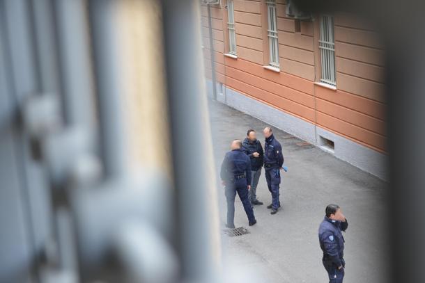 Itali, vrau gruan dhe të dashurën. Vetëvaret në qeli shqiptari