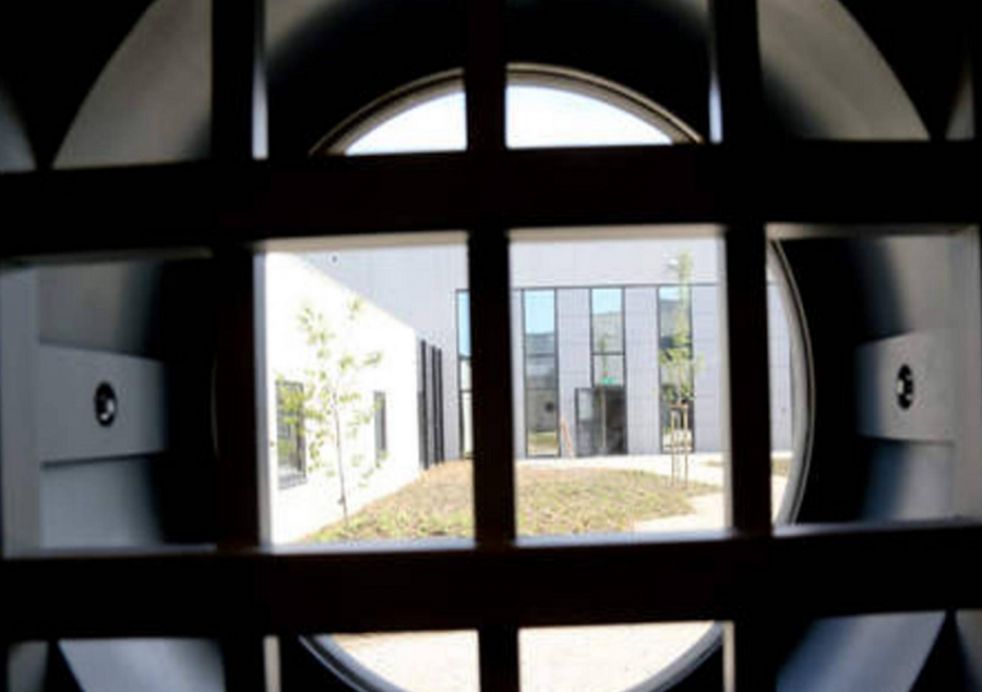 Nga Shqipëria në Francë për të nxjerrë kushëririn nga burgu me shkallë dhe litar